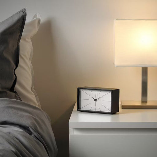  An alarm clock with a gradual wake-up function 10511388