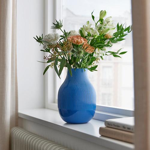 IKEA GRADVIS Vase, blue, 21 cm with SMYCKA Artificial bouquet, white, 35 cm