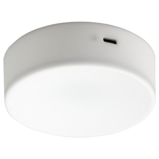  IKEA KÖLVATTENLED spotlight in matte white with USB-C port, shown close-up against neutral background