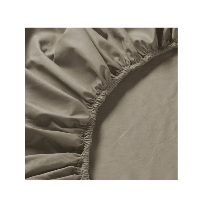 Close-up of IKEA ULLVIDE fitted sheet in grey-beige, 160x200 cm; elasticized corner detail shown for snug mattress fit – 10590205