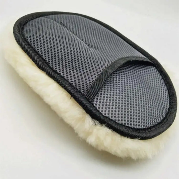 Wool soft car washing gloves for scratch-free vehicle cleaning