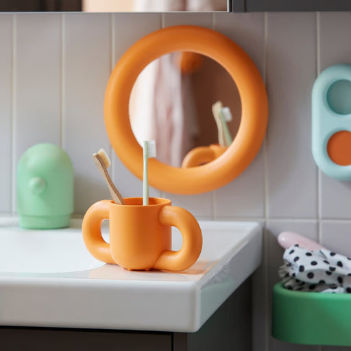 Side view of HUMLESJÖN mug highlighting its ergonomic double-handle design and smooth matte finish.

