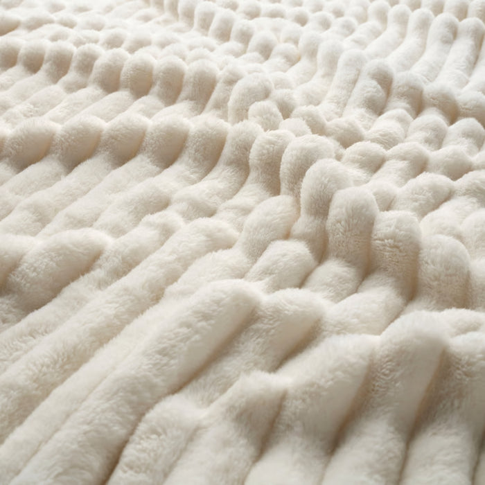 IKEA GULLSTRÅLE Bedspread, white, 230x250 cm (91x98 "), close-up of plush ribbed fabric surface - 70615057
