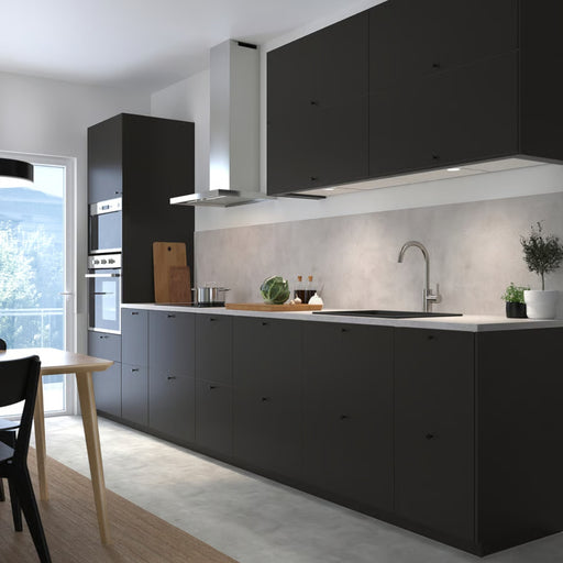 Modern kitchen interior featuring matte black NICKEBO drawer fronts with light countertop – 80537827
