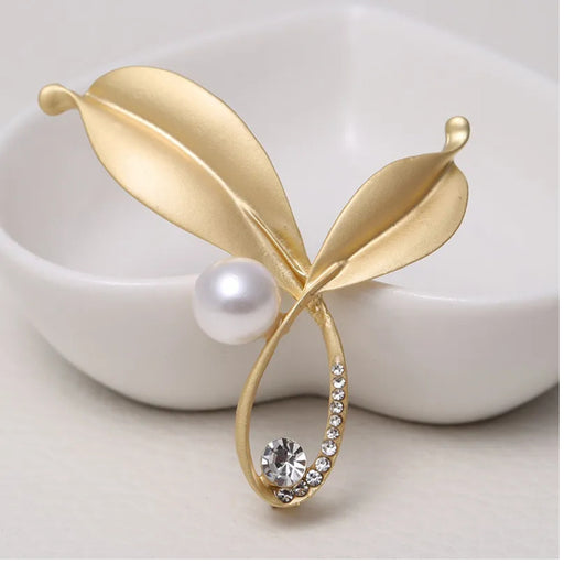 Gold vintage brooch – retro rhinestone pin with crown motif for suits and sarees