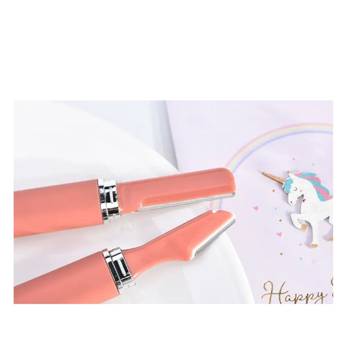 Digital Shoppy eyebrow trimmer – peach-colored razors with protective blade covers beside unicorn-themed card