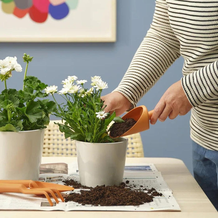 IKEA PS 2002 Watering Can Bright Red 1.2 L with GRÄSMARÖ 3‑Piece Gardening Set Orange