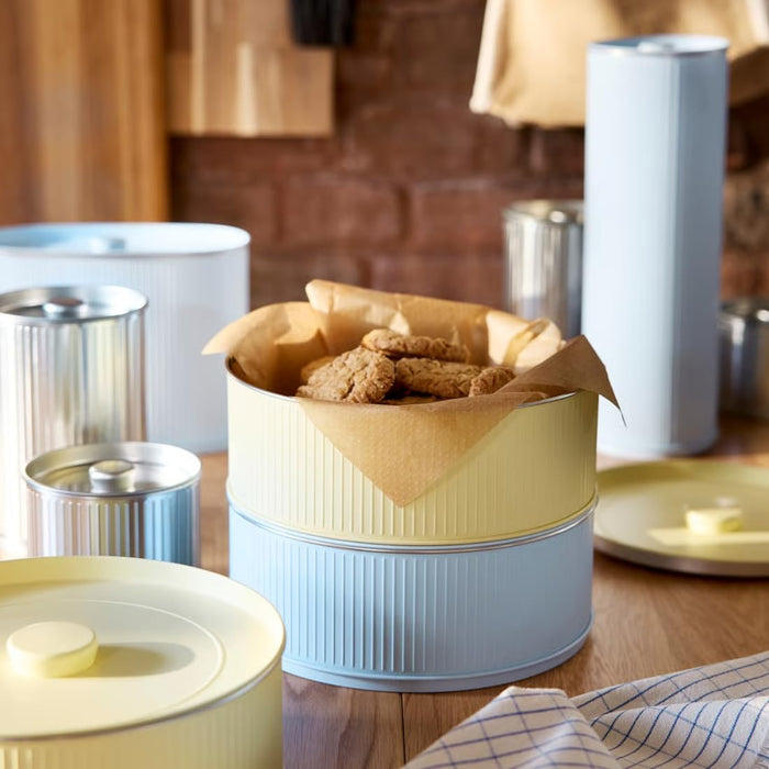 IKEA BETTHAJ Tin Storage Set – Spaghetti Tin 2.6 L (Pale Blue) with Cookie Tin 2.5 L (Pale Yellow/Pale Blue)