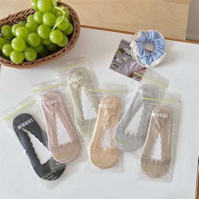 Digital Shoppy Maple Leaf Shallow Mouth Lace Invisible Terry Bottom Women's Low-cut Liners Socks 1 pair