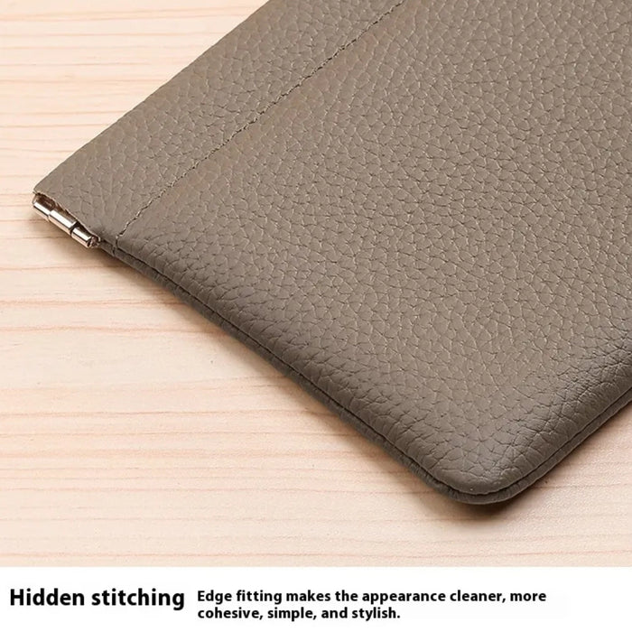 Gray cowhide leather wallet – close-up of hidden stitching and clean edge finish for seamless appearance