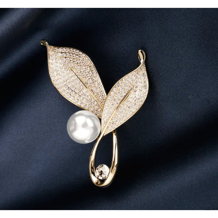 Digital Shoppy Elegant Crystal Brooch Pin