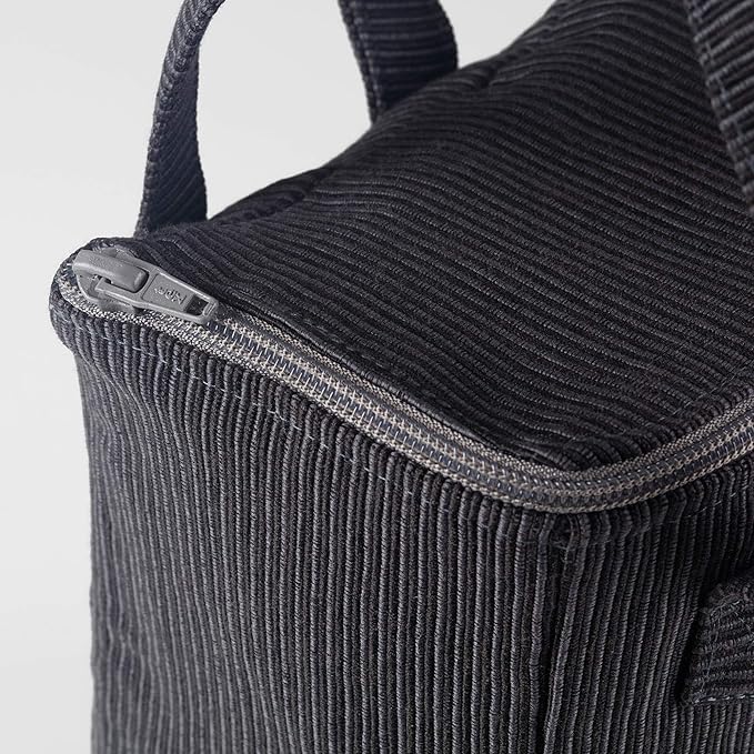  IKEA BERGGYLTA black lunch bag lifestyle shot showing size and compact form factor