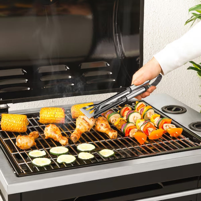 Versatile tongs for precise handling of food during your barbecue sessions