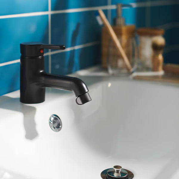  IKEA ÅBÄCKEN black mist nozzle installed on modern tap white basin background