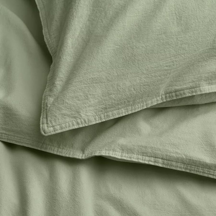 Close-up of IKEA ÄNGSLILJA duvet cover button closure detail