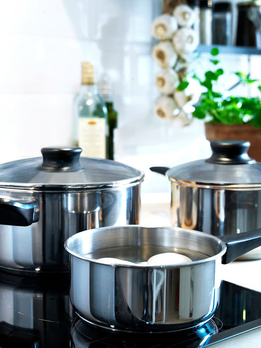 IKEA ANNONS 2.8L pot with glass lid on gas hob during cooking