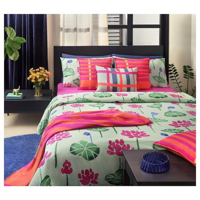  A complete bedding set with a comfortable and breathable fabric, perfect for modern bedroom decor-20588985