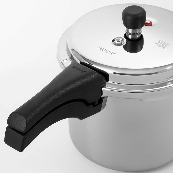  IKEA BANDGURAMI pressure cooker stainless steel close-up of handle and secure lid