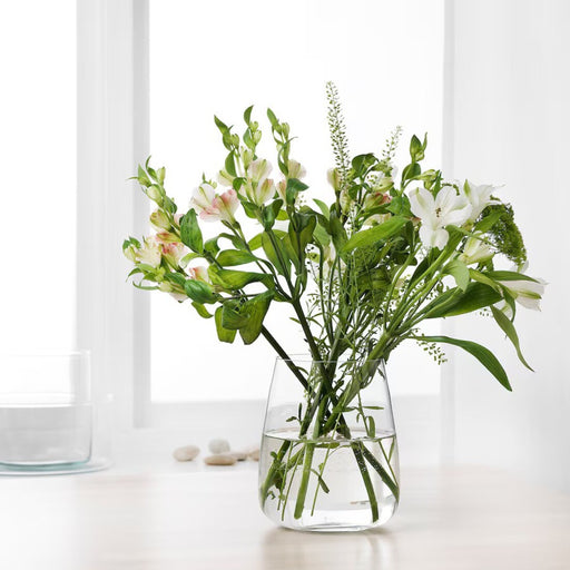 Minimalist IKEA BERÄKNA vase with short-stemmed flowers in modern décor