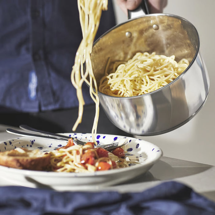 Person serving spaghetti from IKEA DVÄRGKRÄFTA stainless steel saucepan