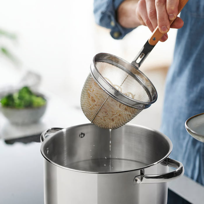 IKEA DVÄRGKRÄFTA stainless steel pots with lids and handles arranged together