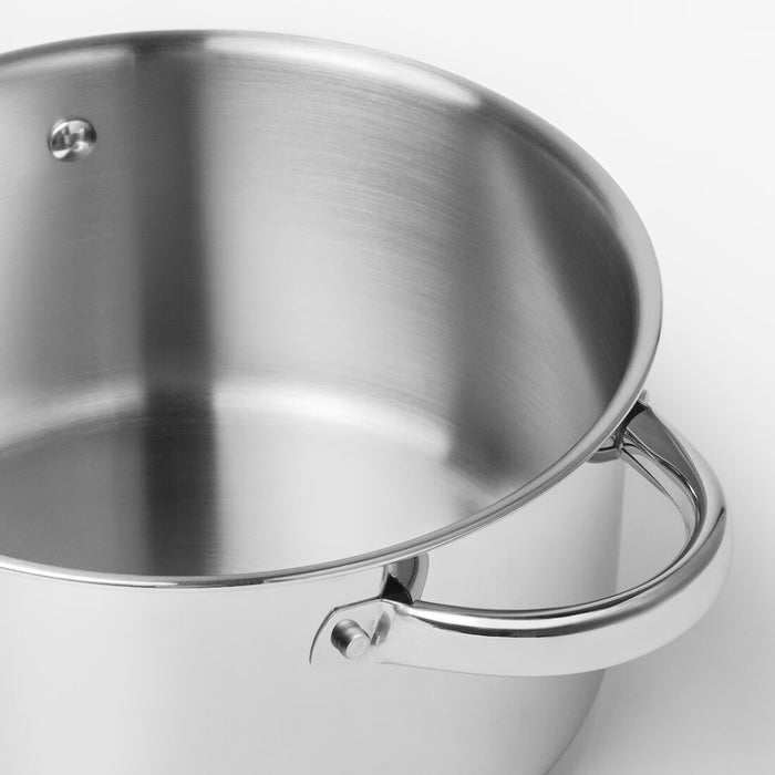 Top view of the DVÄRGKRÄFTA 3.2 qt pot with a snug-fitting lid and ergonomic handles.