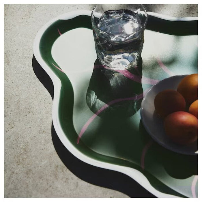 A beautiful tray with an organic leaf shape, ideal for serving snacks or drinks. 90542687