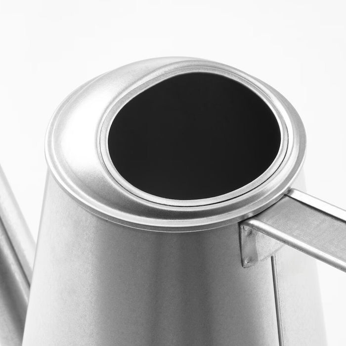 Close-up of Åkerbär 2.5L watering can featuring a durable galvanized finish and ergonomic handle. 30505485  