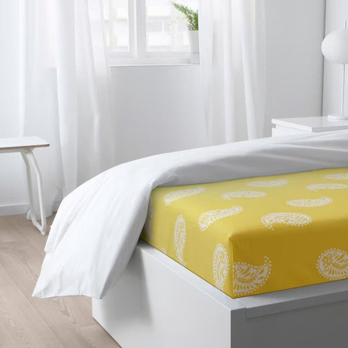 Soft and stylish AROMATISK yellow bed linens for a vibrant bedroom