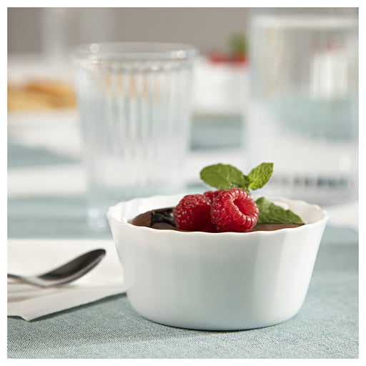 IKEA FISKTÄRNA white pie dish with chocolate mousse and raspberries on blue cloth