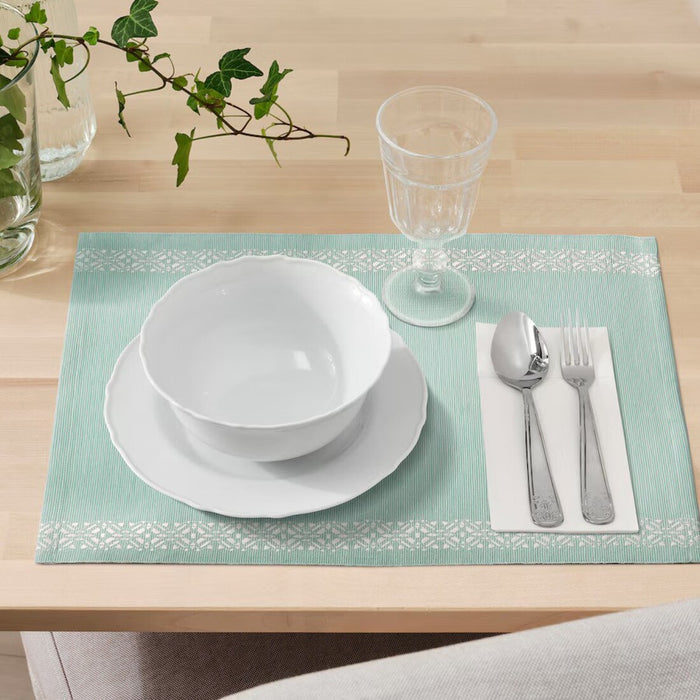 Festive Dining Table Decor: A 14x18-inch place mat that adds a touch of festivity to your table setting.