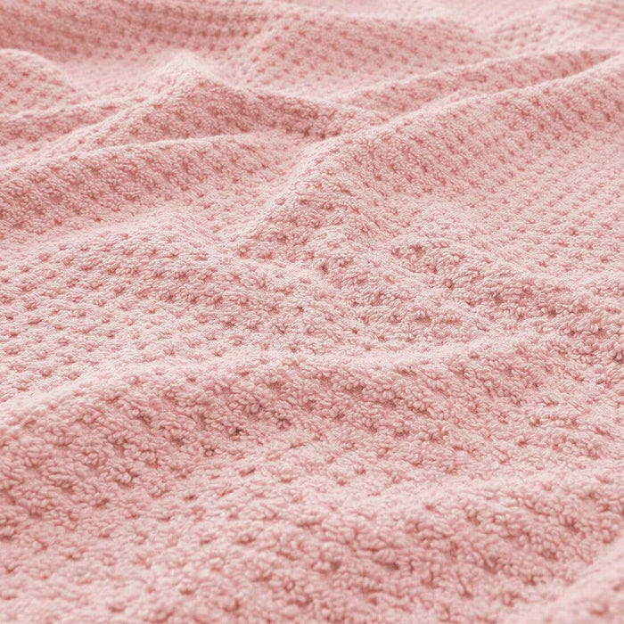 A 40x70 cm pale pink hand towel from IKEA’s GULVIAL collection, offering softness and absorbency for any space. 60579724