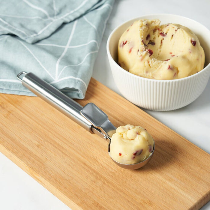 Digital Shoppy IDEALISK ice cream scoop scooping vanilla ice cream 10579378