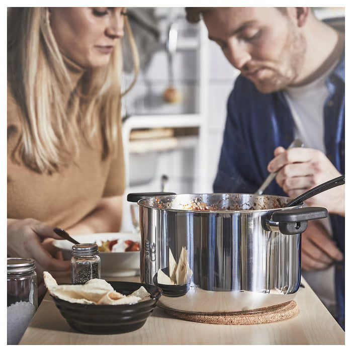 Couple cooking together using IKEA MIDDAGSMAT pot in a home kitchen