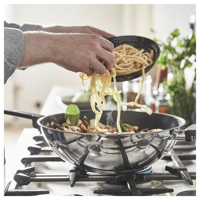 IKEA MIDDAGSMAT wok cooking noodles on gas stove