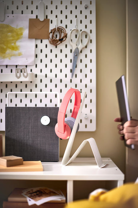  Side view of IKEA MÖJLIGHET stand showing rounded edges and steel finish