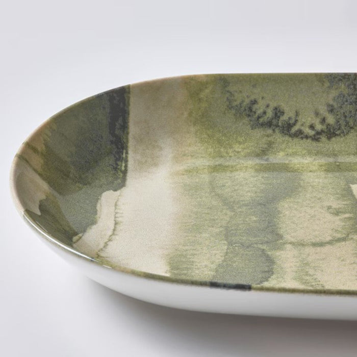 A close-up of the patterned green IKEA NÄBBFISK serving plate. 80571557