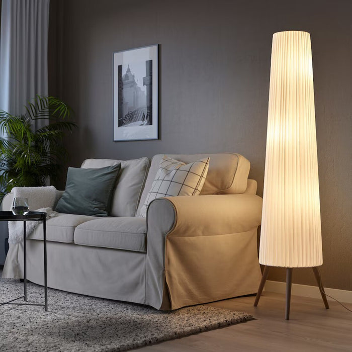 IKEA ÖKENSAND floor lamp with beech base and white shade, standing in a modern living room 80541532