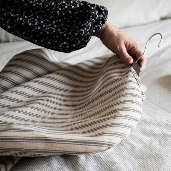 IKEA BUMERANG Coat hanger, natural with RÅGODLING Clothes cover, textile striped/beige anthracite