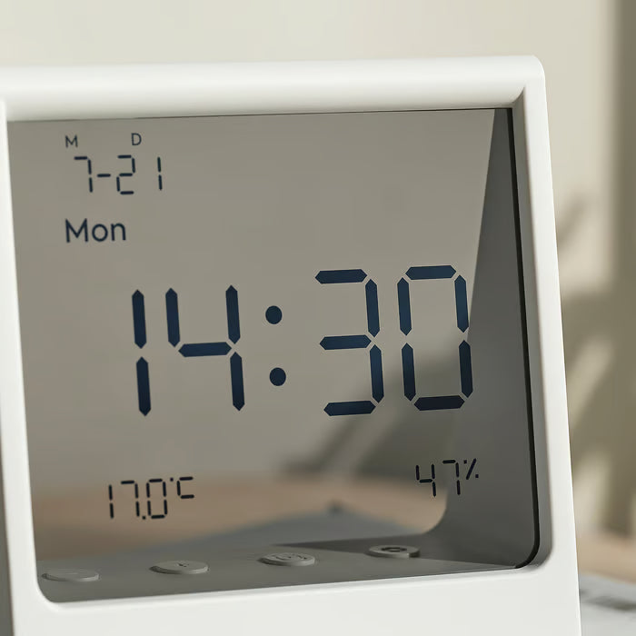  IKEA RÖDBENA digital clock screen close-up showing time, date, temperature and humidity display