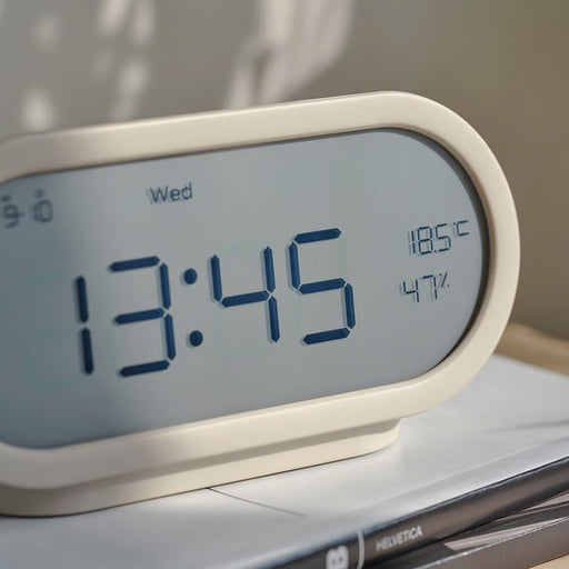 KEA RÖDSTRÄFSE clock display showing time temperature and humidity readings