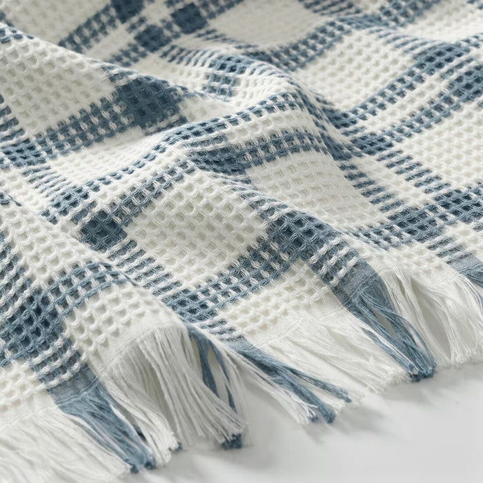 Close-up of IKEA SIKELVINGE Throw's white and blue check design 30573605