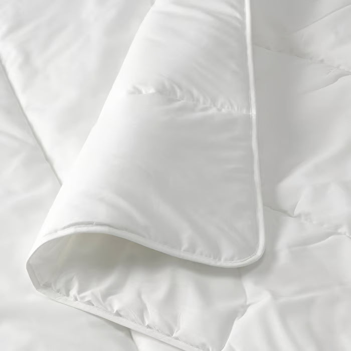 IKEA SMÅSPORRE duvet flat lay showing full size and smooth white fabric finish