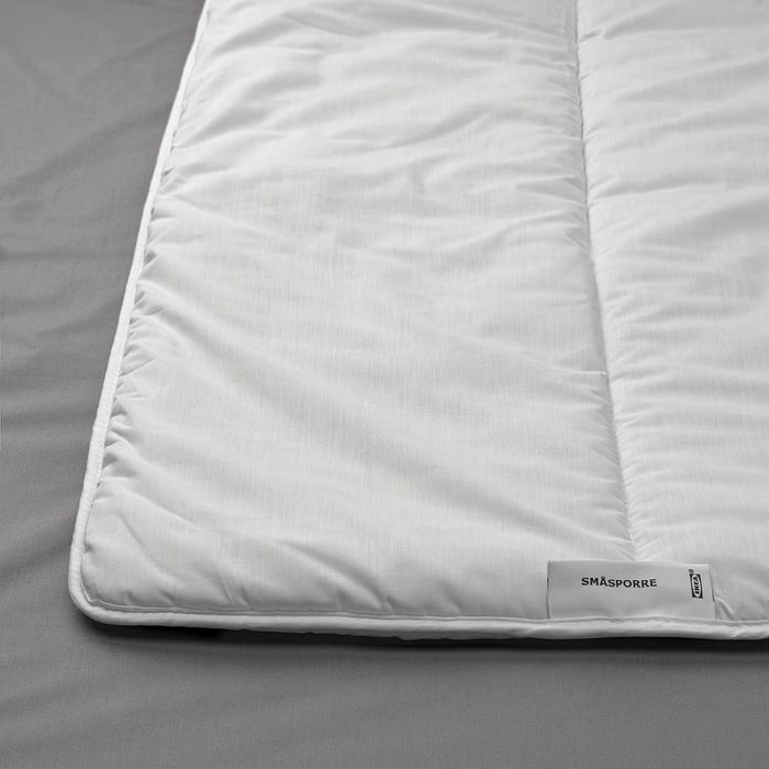  IKEA SMÅSPORRE warm duvet 240x220 cm laid out flat white bedding