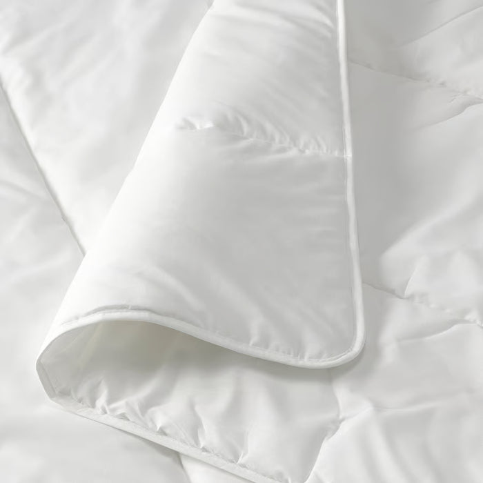 Close-up of IKEA SMÅSPORRE duvet showing soft fluffy hollow fibre filling texture