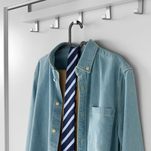 IKEA SPRUTTIG black slim hanger holding a white shirt showing 39cm width