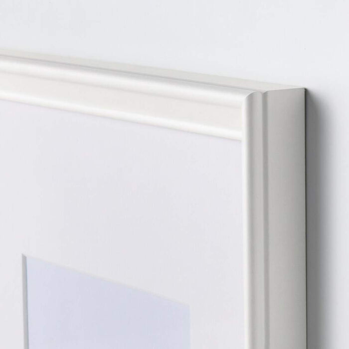 A timeless photo frame that adds a touch of sophistication to your decor 10427295