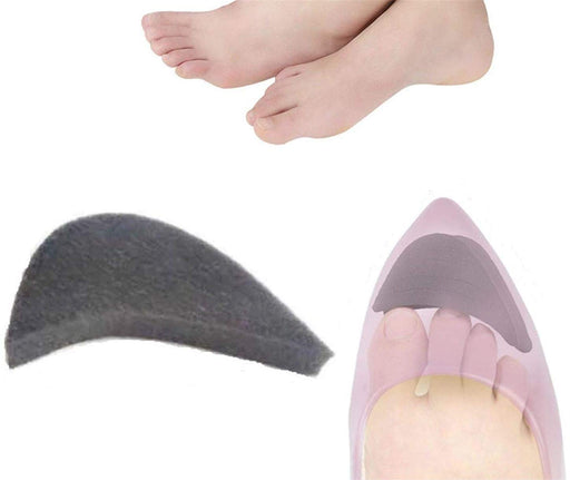  The guard is made of soft and flexible silicone and fits snugly over the toes.
