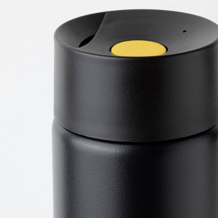 A cross-section of a vacuum flask, showing its double-walled construction and vacuum-sealed insulation. 50497272