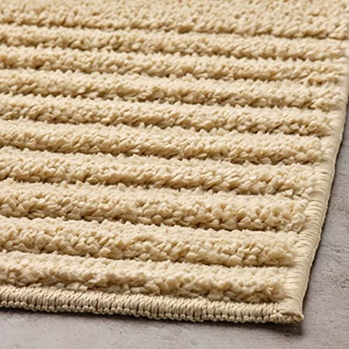 A close-up of the soft and absorbent material of the IKEA light beige bath mat 00488147